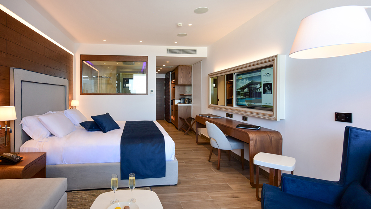 Deluxe Junior Suite Sea View with private heated pool for single use